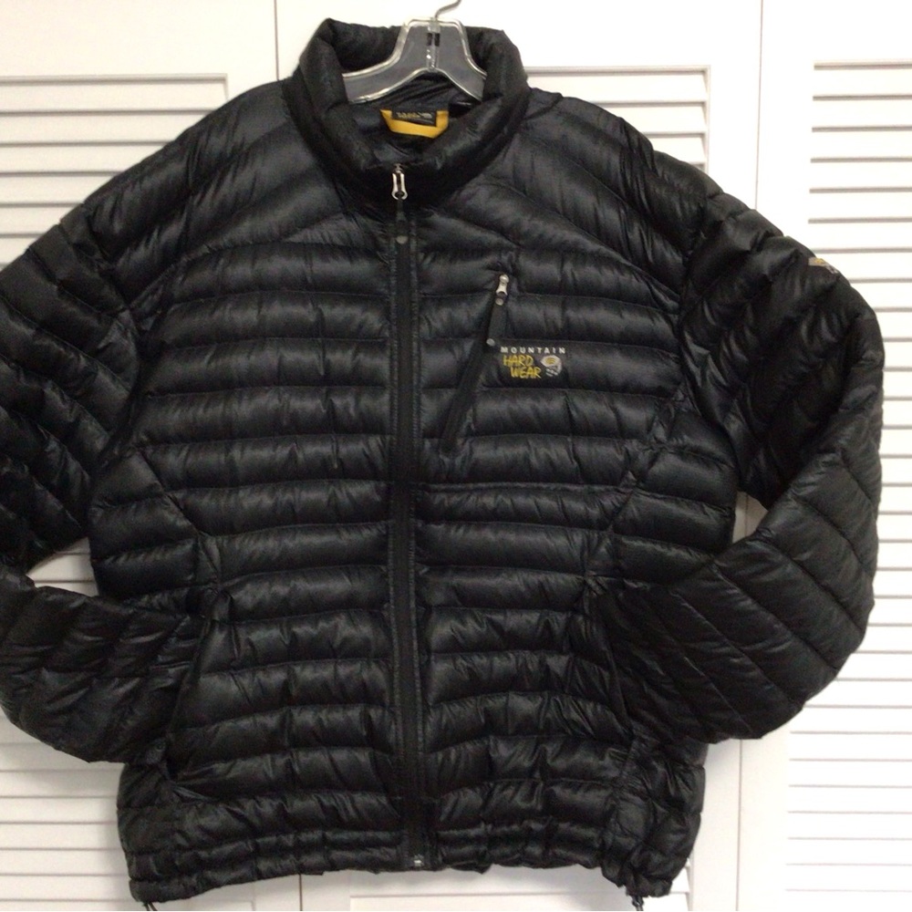 Mountain Hardwear Black Puffer Jacket with Quilted Design and Stand-Up Collar